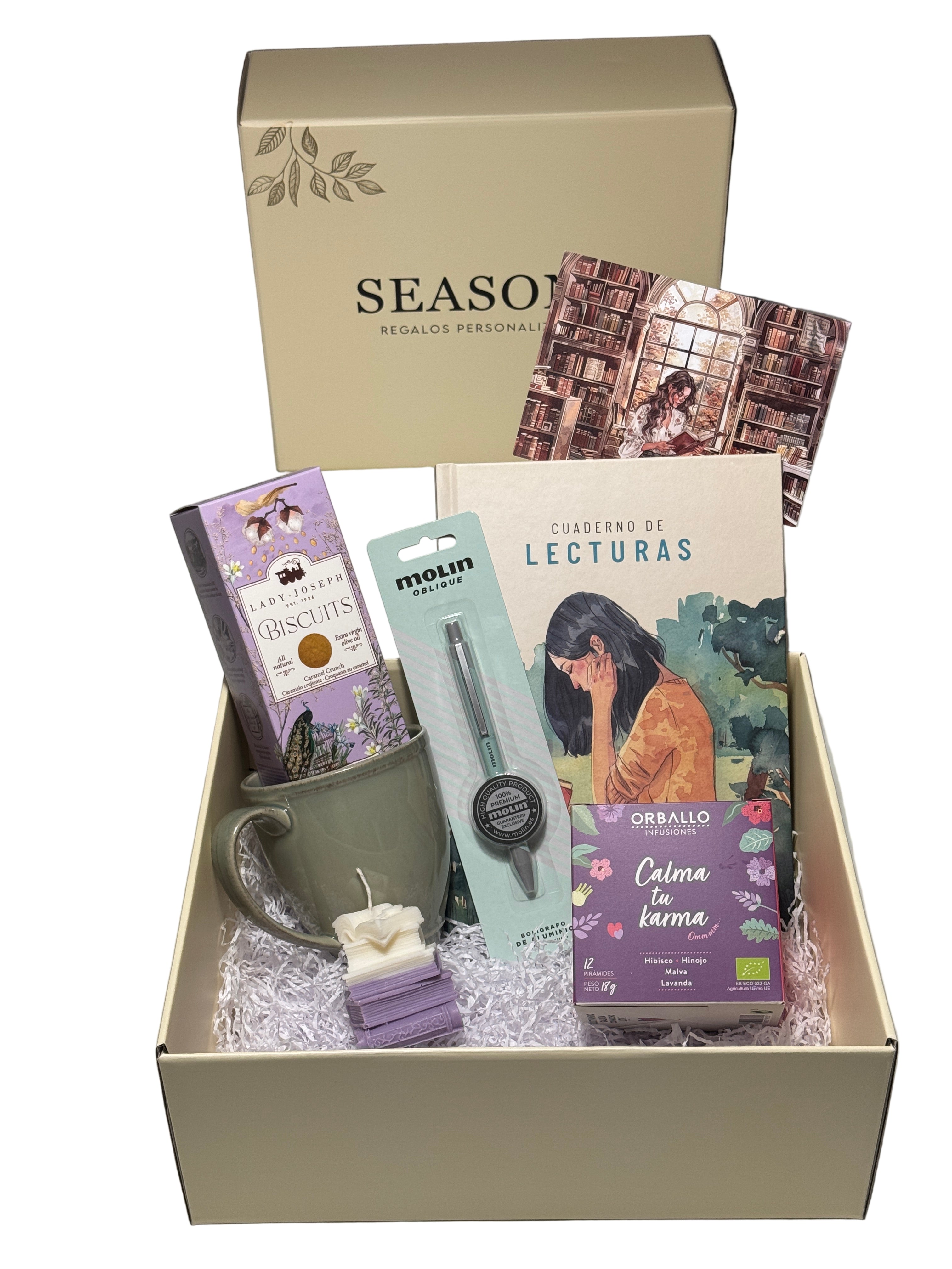 Caja de regalo literaria con cuaderno de lecturas, vela, taza e infusiones