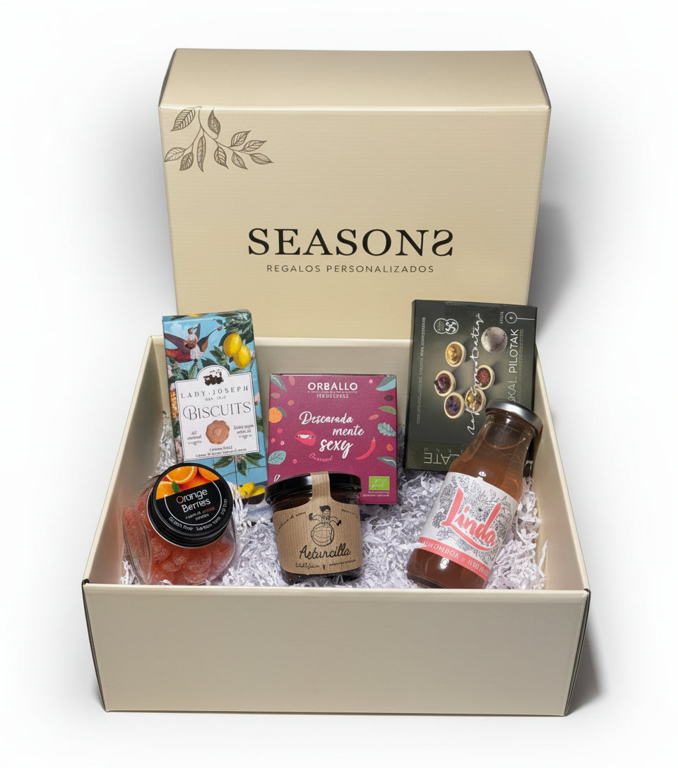 Cesta gourmet dulce de regalo con bombones chocolates y crema de avellanas artesana