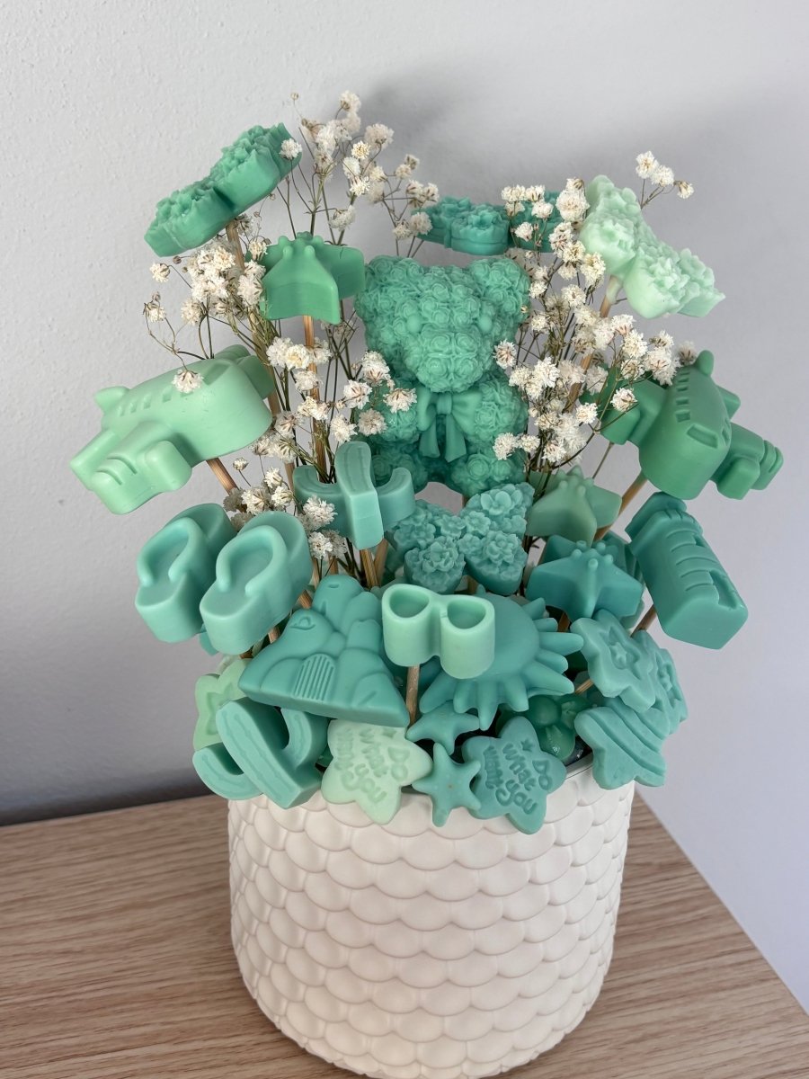 Ramo Decorativo de Wax Melts | Centro Aromático con Figuras y Osito - Seasons Box Shop