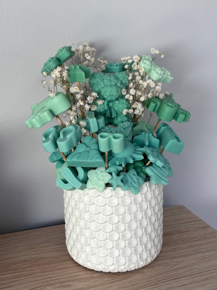 Ramo Decorativo de Wax Melts | Centro Aromático con Figuras y Osito - Seasons Box Shop